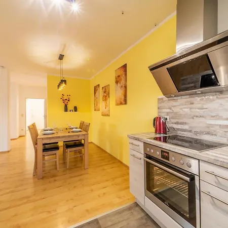 Moderne Dachgeschosswohnung Bis 6 Personen - Parkplatz - Waschmaschine 아파트