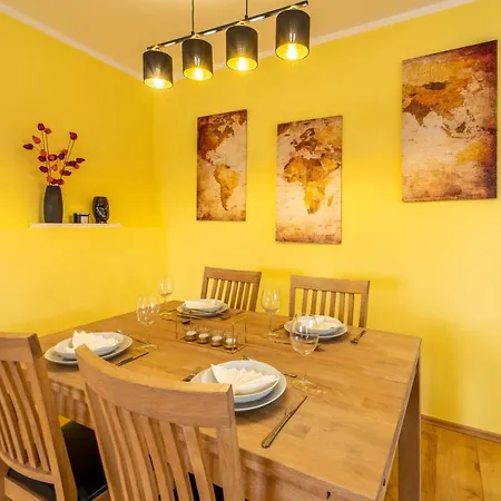 Moderne Dachgeschosswohnung - Parkplatz - Waschmaschine Lägenhet *