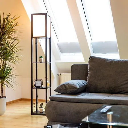 Moderne Dachgeschosswohnung Bis 6 Personen - Parkplatz - Waschmaschine