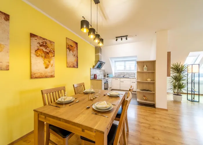 Moderne Dachgeschosswohnung - Parkplatz - Waschmaschine * Coburg