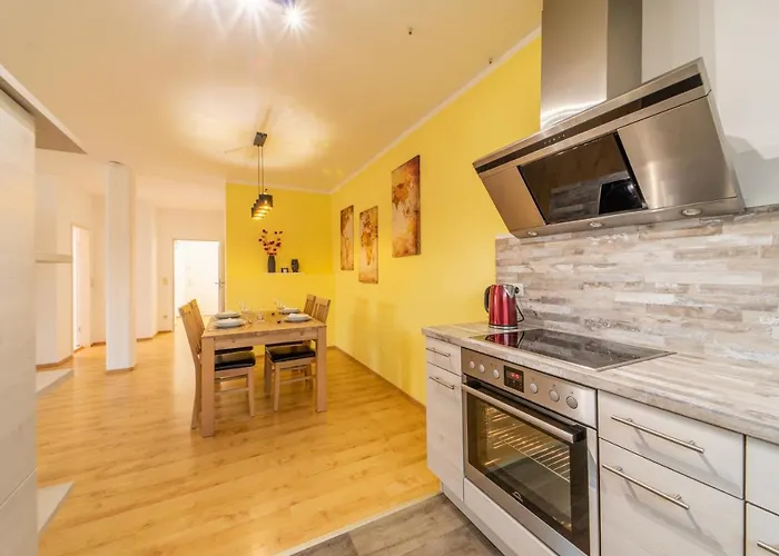 Moderne Dachgeschosswohnung - Parkplatz - Waschmaschine Apartmán