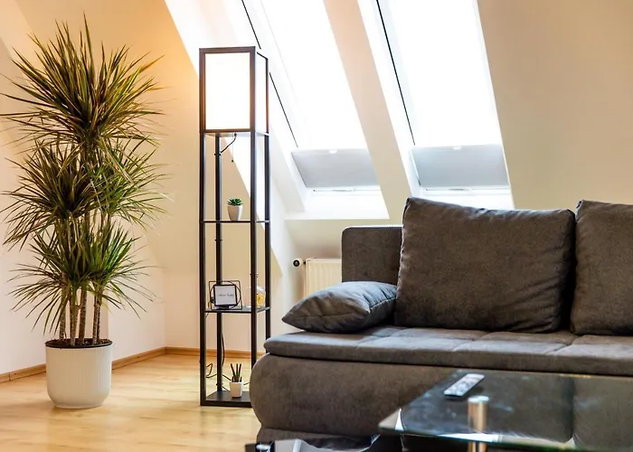 Moderne Dachgeschosswohnung - Parkplatz - Waschmaschine