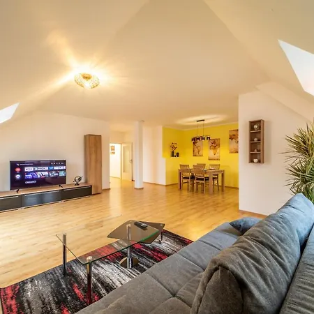 Daire Moderne Dachgeschosswohnung - Parkplatz - Waschmaschine *