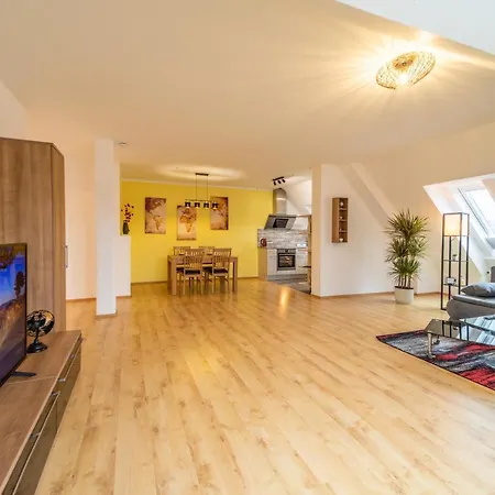 Moderne Dachgeschosswohnung - Parkplatz - Netflix Apartment Coburg