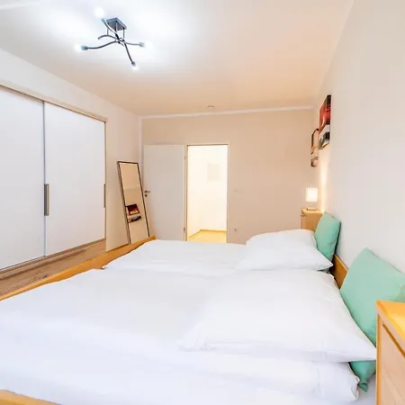 Moderne Dachgeschosswohnung - Parkplatz - Netflix * Coburg