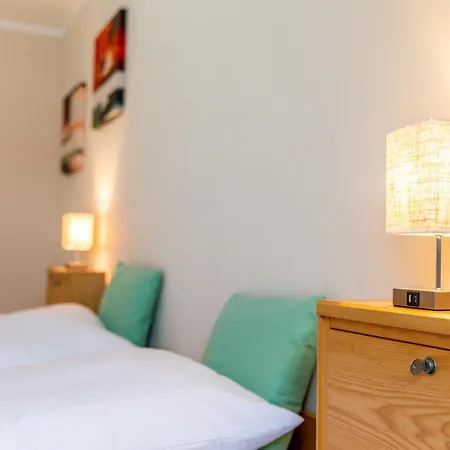 Moderne Dachgeschosswohnung - Parkplatz - Waschmaschine Apartment