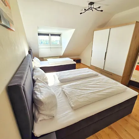 Moderne Dachgeschosswohnung - Parkplatz - Waschmaschine * Coburg