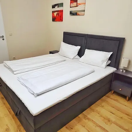 Moderne Dachgeschosswohnung Bis 6 Personen - Parkplatz - Waschmaschine *