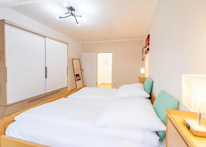 Moderne Dachgeschosswohnung - Parkplatz - Waschmaschine * Coburg