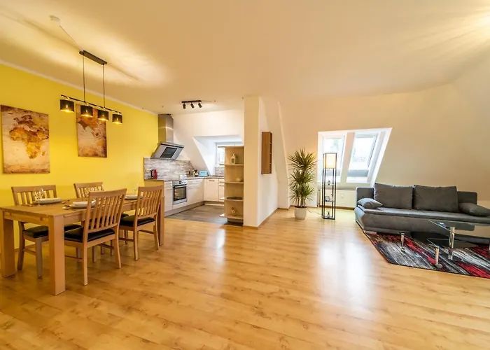 Moderne Dachgeschosswohnung - Parkplatz - Waschmaschine Coburg